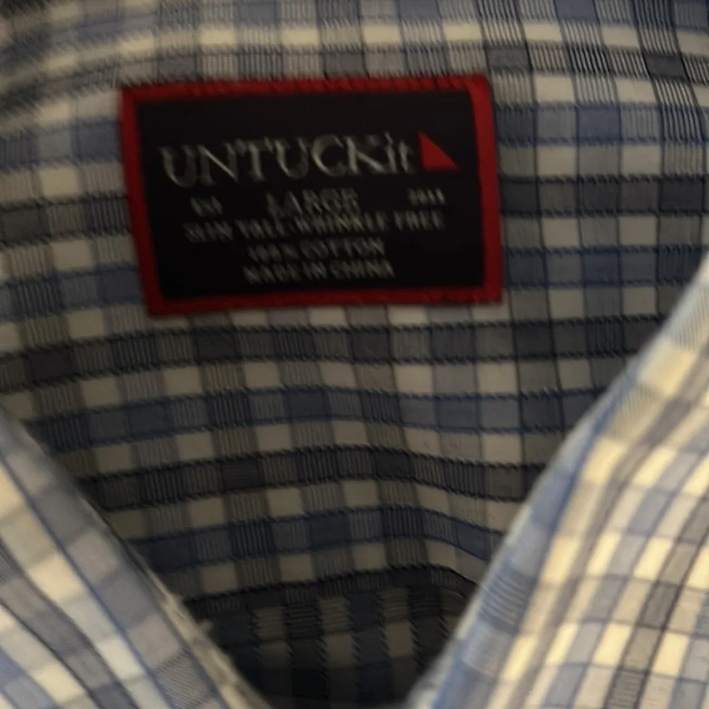 Untuckit large button down - Picture 2 of 2